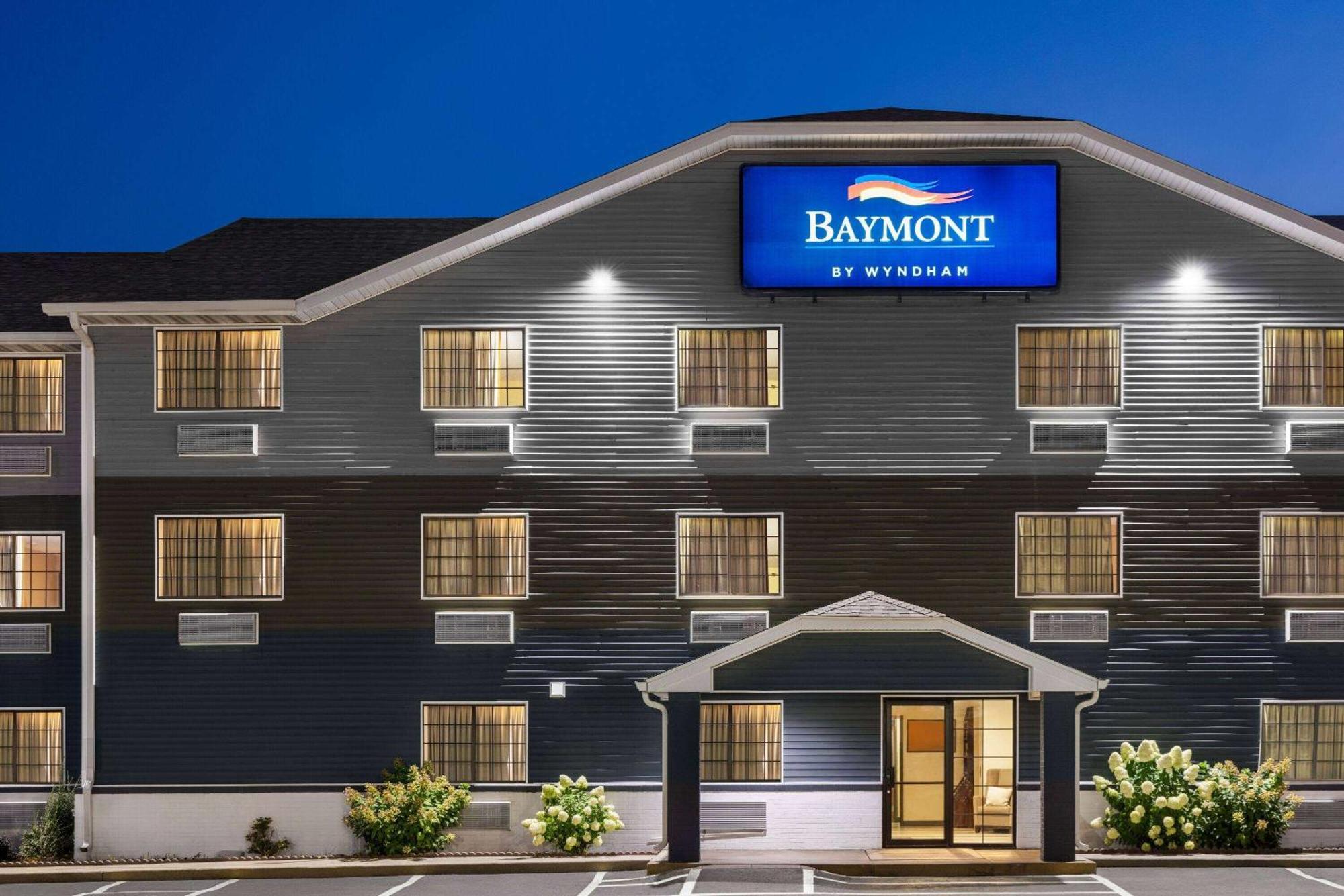 Baymont By Wyndham Cedar Rapids Exterior foto