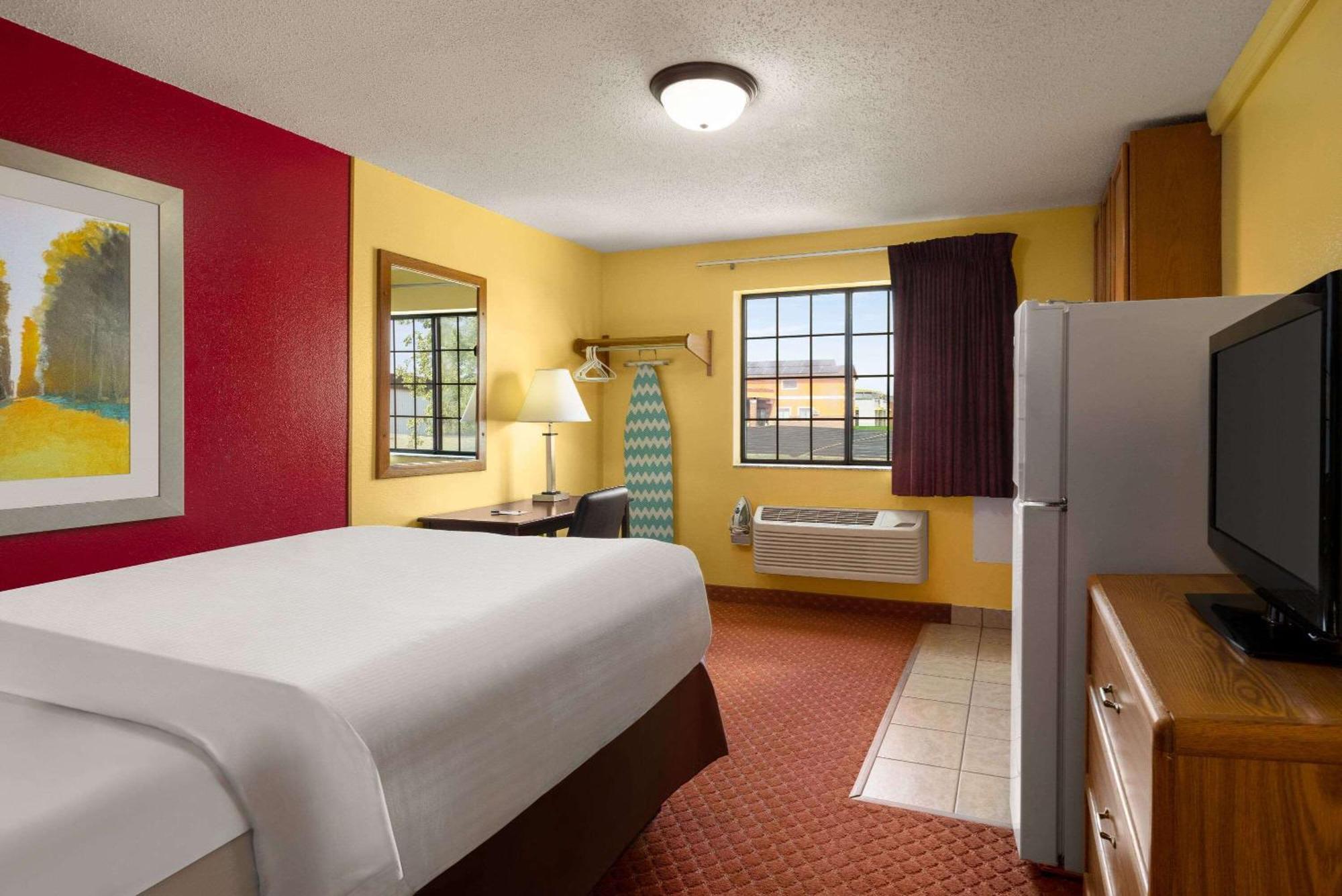 Baymont By Wyndham Cedar Rapids Exterior foto