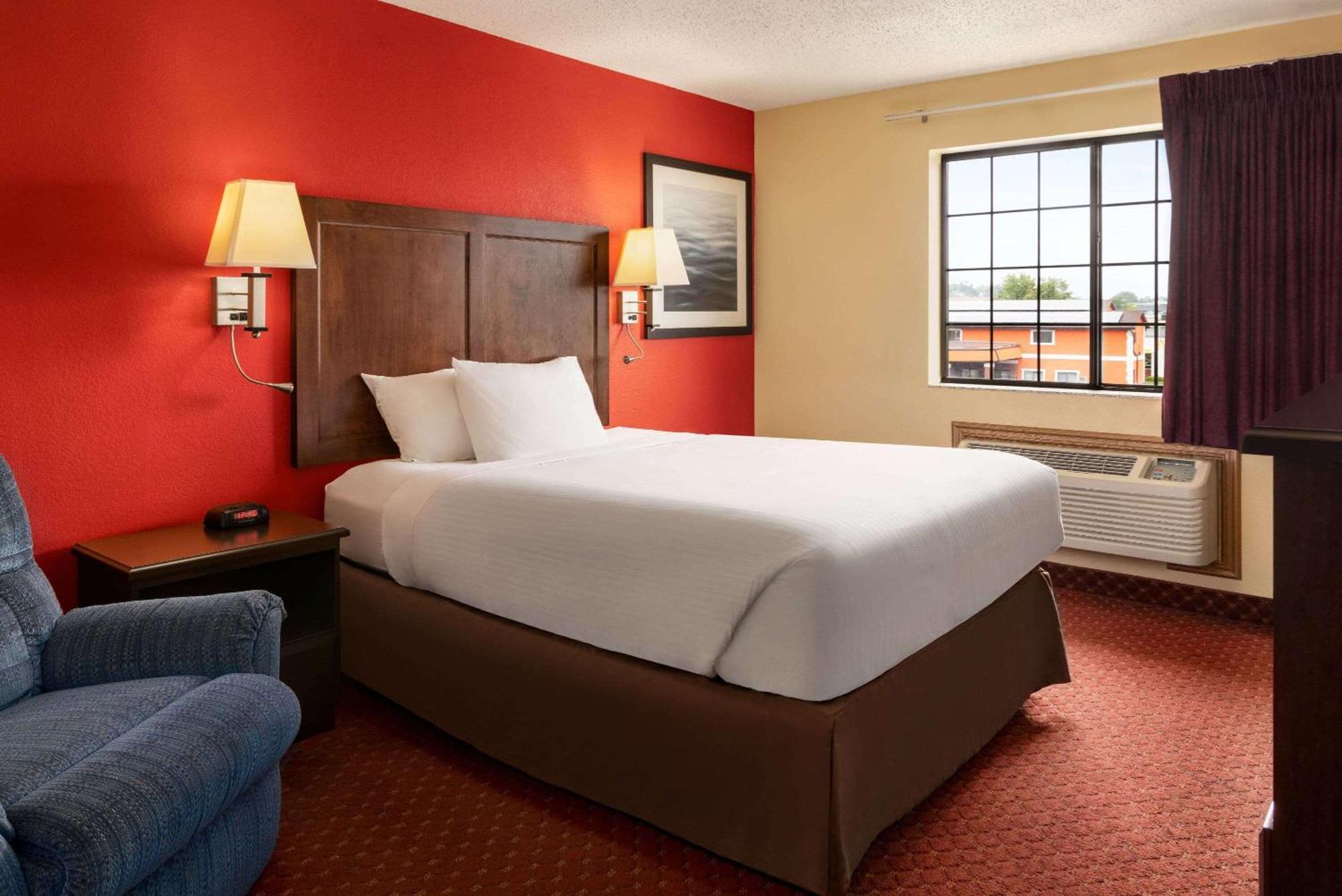 Baymont By Wyndham Cedar Rapids Exterior foto