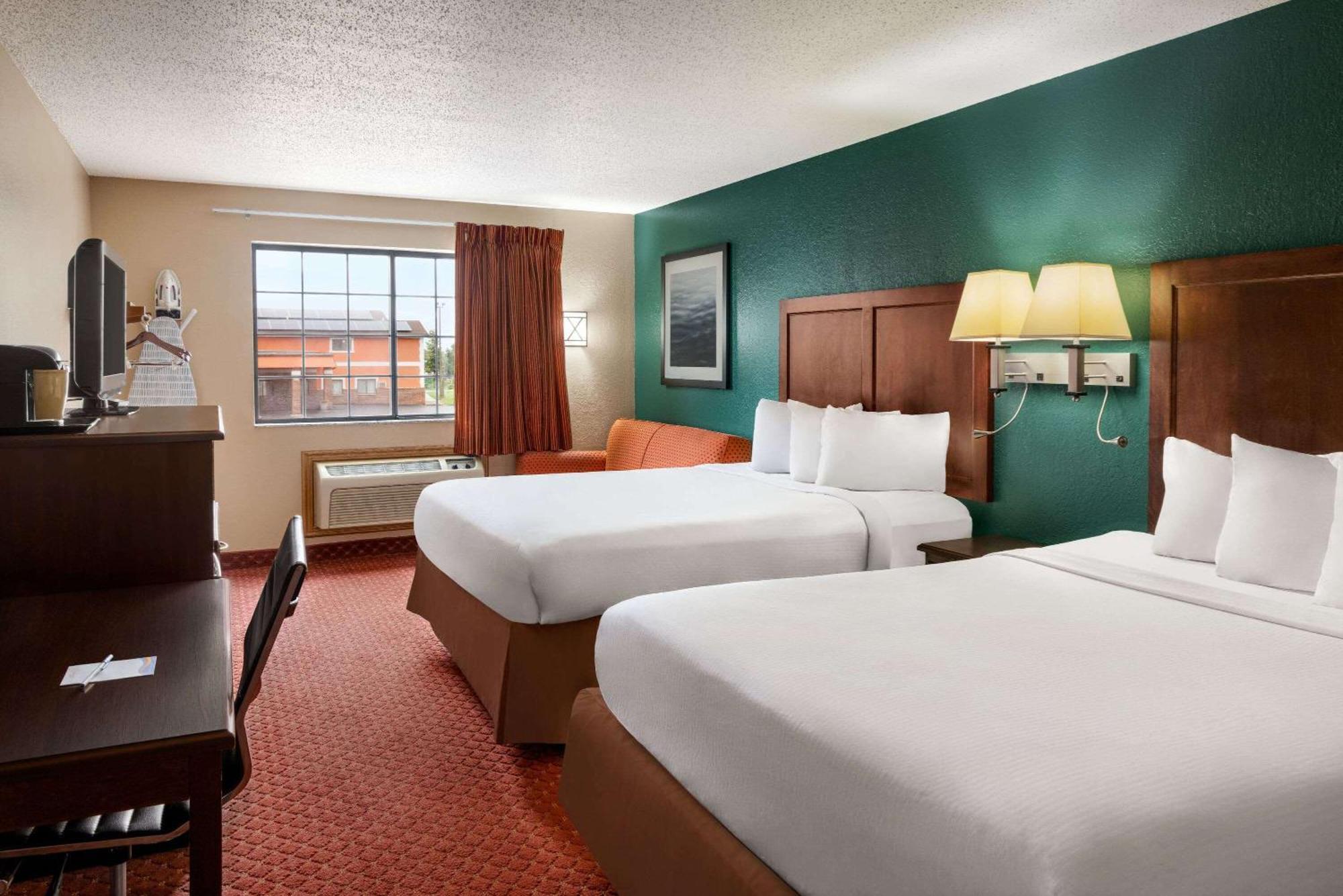 Baymont By Wyndham Cedar Rapids Exterior foto
